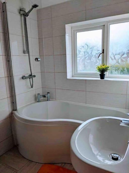 Hidden Gem !Stunning 3 Bedroom Home In Sheffield Handsworth Eksteriør bilde