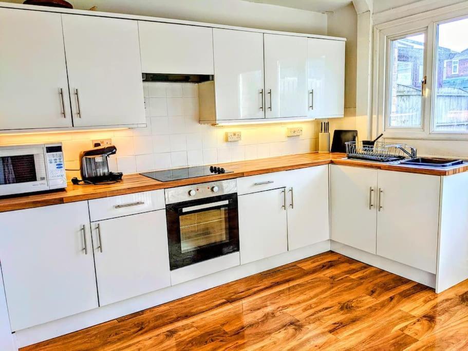 Hidden Gem !Stunning 3 Bedroom Home In Sheffield Handsworth Eksteriør bilde